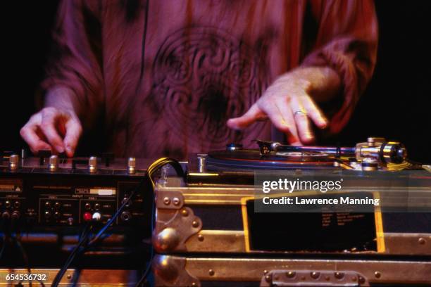 dj spinning record - record scratching stock pictures, royalty-free photos & images