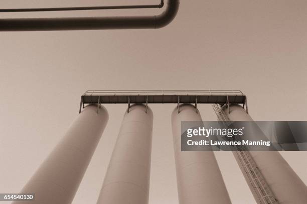 cylindrical storage tanks - lawrence lader stock pictures, royalty-free photos & images