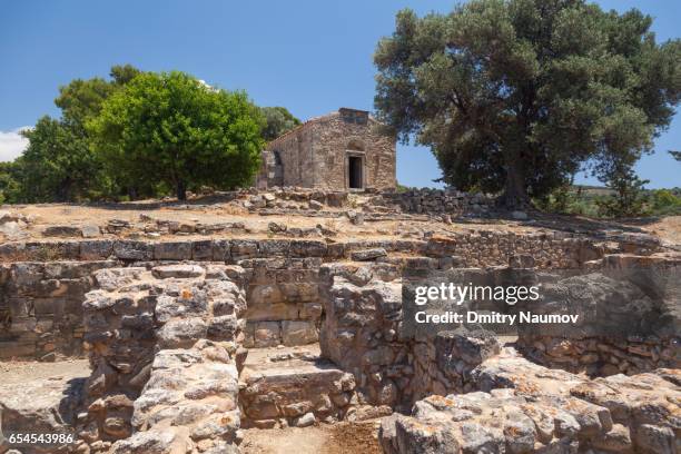 byzantine church of agios georgios galatas at agia triada archeological site, island of crete, greece, mediterranean - agios georgios church stockfoto's en -beelden