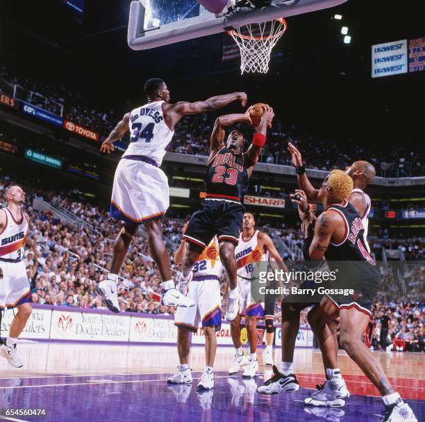 Michael Jordan of the Chicago Bulls shoots against the Phoenix Suns on November 20, 1997 at America West Arena in Phoenix, Arizona. NOTE TO USER:...