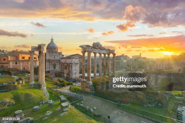 het forum romanum bij zonsopgang, rome, italië - wonder stockfoto's en -beelden