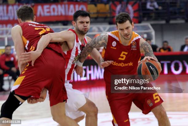 Vladimir Micov, #5 of Galatasaray Odeabank Istanbul competes with Kostas Papanikolau,#16 of Olympiacos Piraeus during the 2016/2017 Turkish Airlines...