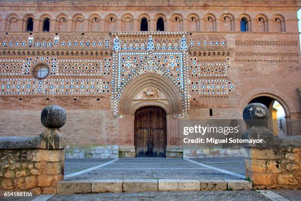 church of saint martin the tours in torralba de jiloca - comunidad autónoma de aragón fotografías e imágenes de stock