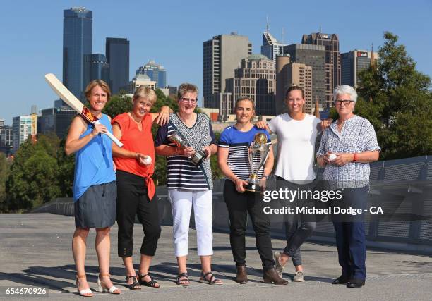 Current Australian Women's cricket captain Meg Lanning poses with former Australian captains : Belinda Clark, Lyn Larsen, Margaret Jennings, Jodie...