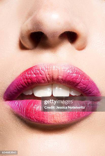 pink gradient lips - ombré imagens e fotografias de stock