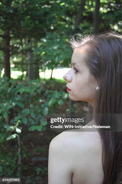 young girl wearing red lipstick - perlenohrringe stock-fotos und bilder