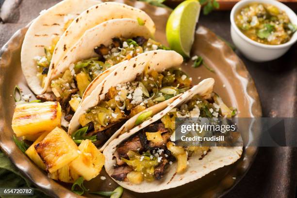 tacos al pastor - cucina fusion foto e immagini stock