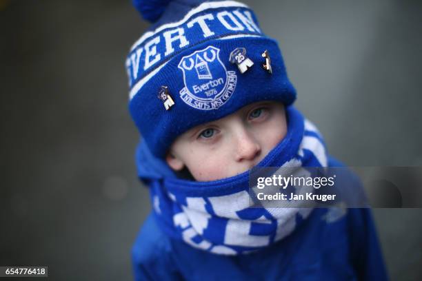 Young fan shows his allegiance prior to the Premier League match between Everton and Hull City at Goodison Park on March 18, 2017 in Liverpool,...