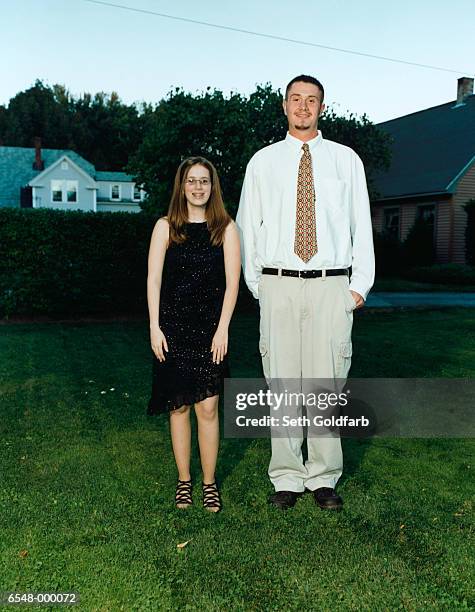 formally dressed young couple - formal garden fotografías e imágenes de stock