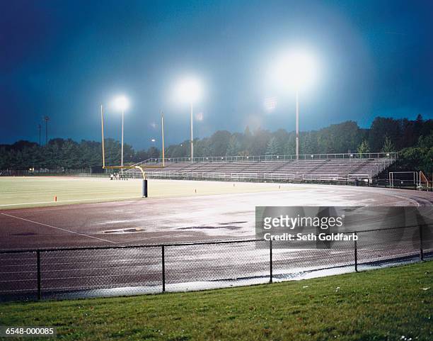 illuminated football field - track and field stadium stockfoto's en -beelden