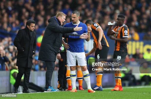 Ronald Koeman manager of Everton in discussion with Phil Jagielka of Everton during the Premier League match between Everton and Hull City at...