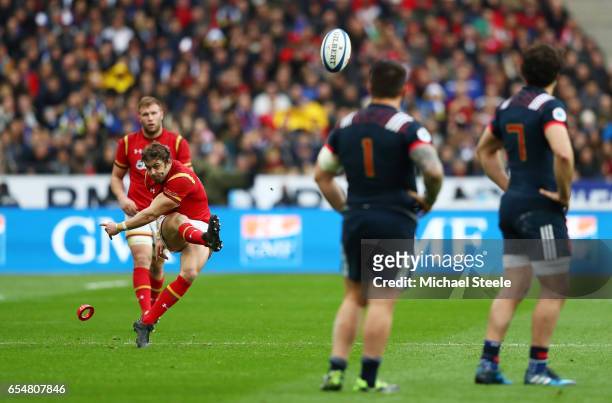 Leigh Halfpenny of Wales kicks a peanlty to give his team a 12-10 lead during the RBS Six Nations match between France and Wales at the Stade de...