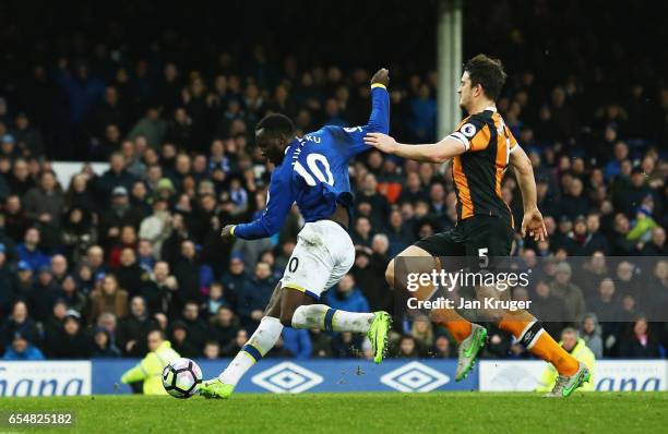 Romelu Lukaku of Everton scores their fourth goal during the Premier League match between Everton and Hull City at Goodison Park on March 18, 2017 in...