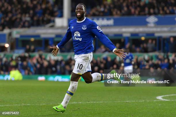 Romelu Lukaku celebrates his second goal during the Premier League match between Everton and Hull City at the Goodison Park on March 18, 2017 in...