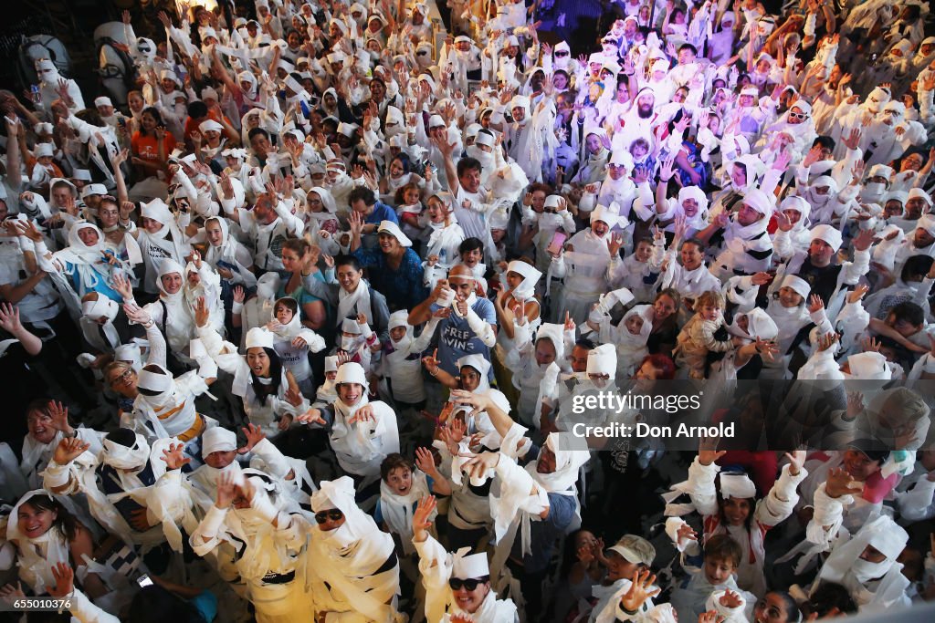 Hundreds Of People Dress Up As Mummies To Break World Record