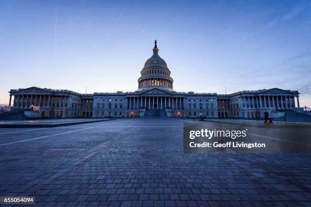 the u.s. capitol building - capitol-hill fotografías e imágenes de stock