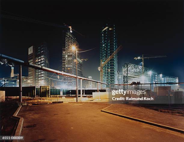 construction site at night - work sites night stock pictures, royalty-free photos & images