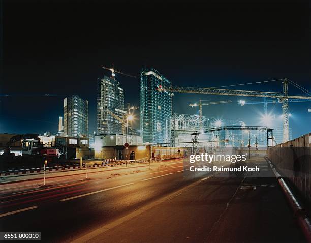 street by construction site - berlin night stock pictures, royalty-free photos & images