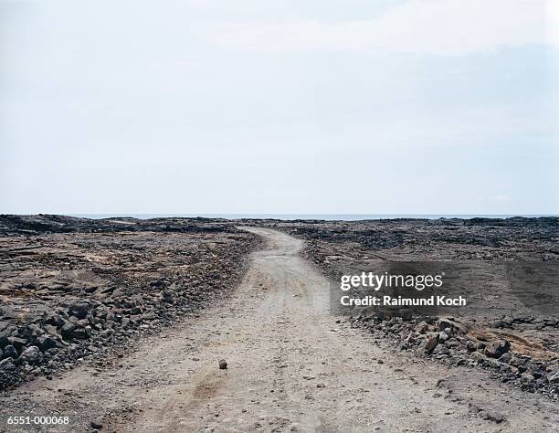 road through lava field - paisaje volcánico fotografías e imágenes de stock