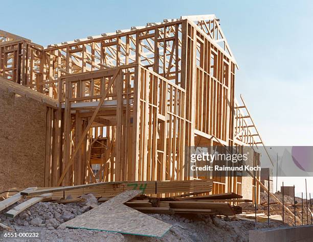 house under construction - primeira etapa fotografías e imágenes de stock