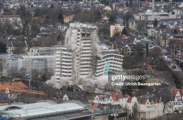 The Bonn Center, built in1969, a landmark of the city, was blown up punctually at 11 o'clock in the morning.