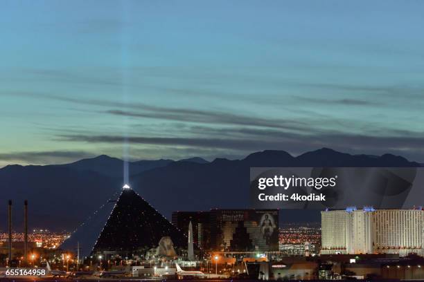 las vegas hotel casino buildings at sunset - las vegas pyramid hotel stock pictures, royalty-free photos & images