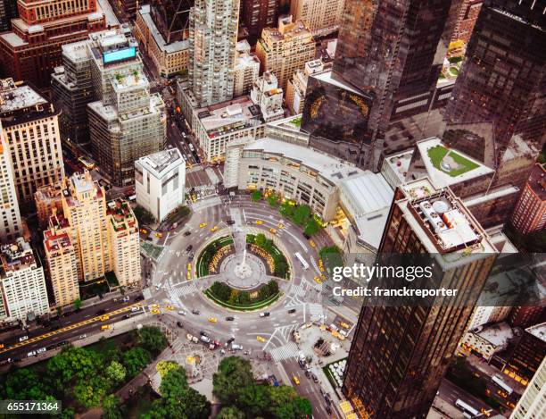 vista aérea de columbus circle en nueva york - noroeste de manhattan fotografías e imágenes de stock