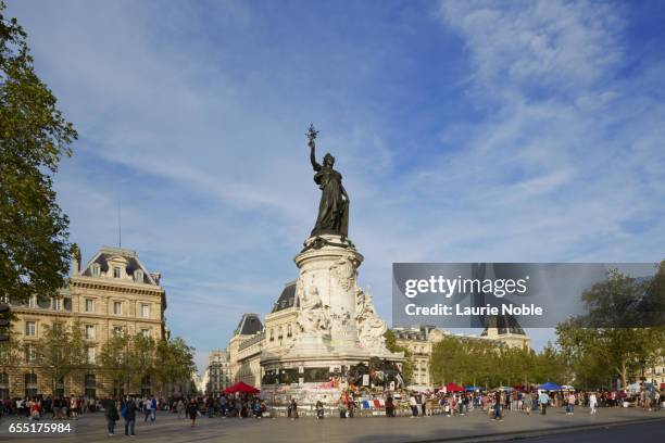 place de la republique, paris, france - place de la republique paris fotografías e imágenes de stock