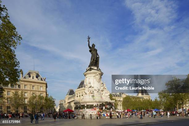place de la republique, paris, france - statue paris photos et images de collection