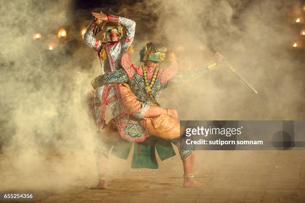 khon thai the fighting hanuman with kumarakorn in the ramayana story this the best thai dancing - arts culture and entertainment photos et images de collection