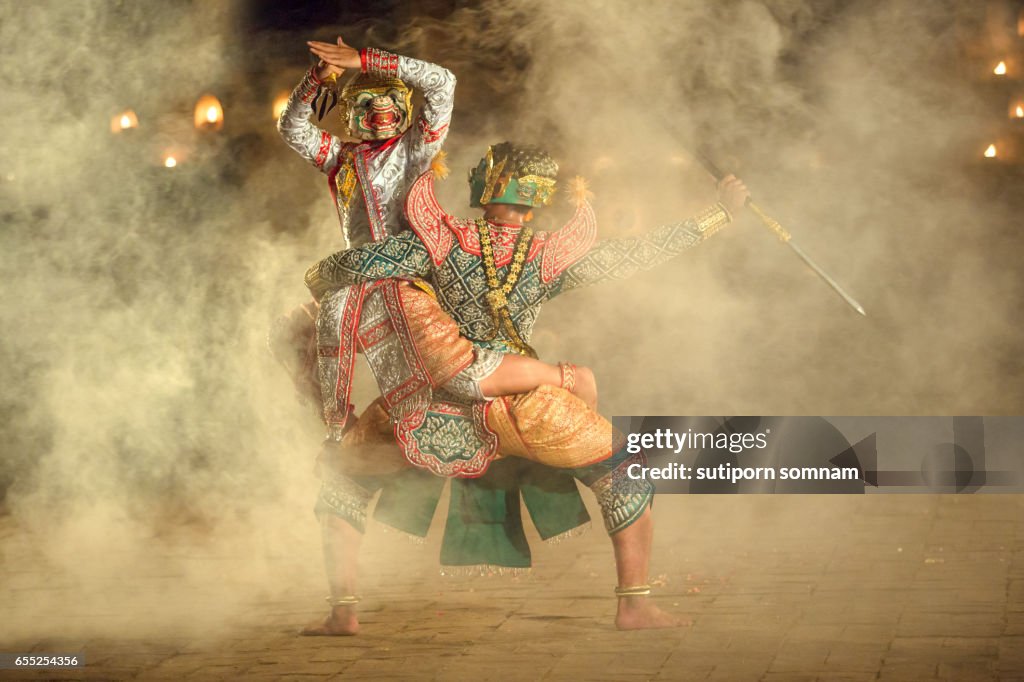 Khon Thai The fighting Hanuman with kumarakorn in the Ramayana story this the best Thai dancing