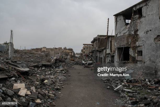 Street damaged by an airstrike in the fight between Iraqi forces and Islamic State on the frontline in al-Dowasa, west Mosul, March 18, 2017. Iraqi...