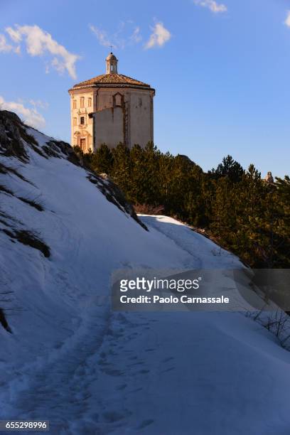the church of santa maria della pietà in abruzzo, italy - rocca calascio stock pictures, royalty-free photos & images