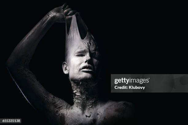 portrait d’un homme blanc - demon makeup photos et images de collection