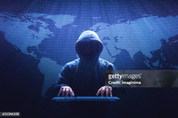 anonyme computer-hacker - online security stock-fotos und bilder