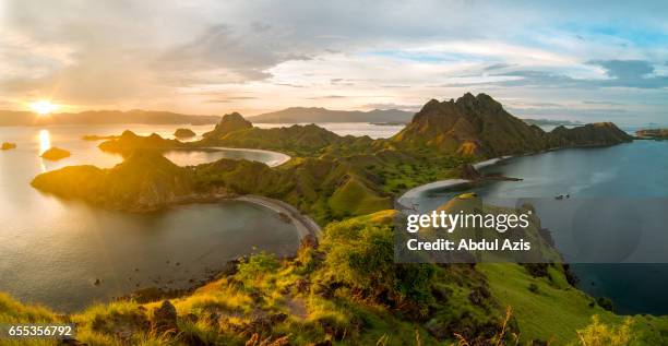 sunset at padar island - the icon of komodo national park - labuan bajo in flores island- east nusa tenggara - indonesia - komodo island stock-fotos und bilder