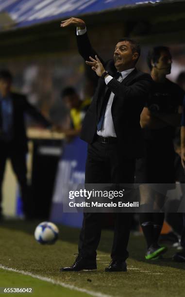 Frank Kudelka coach of Talleres gestures during a match between Boca Juniors and Talleres as part of Torneo Primera Division 2016/17 at Alberto J...