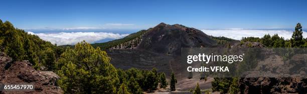 lava field malforado and crater of vocano duraznero, ruta de los volcanes, cumbre vieja, la palma, spain - vulcão imagens e fotografias de stock