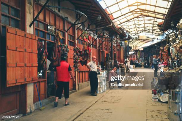 scarpe in pelle al bazar di gaziantep, turchia - gaziantep city foto e immagini stock