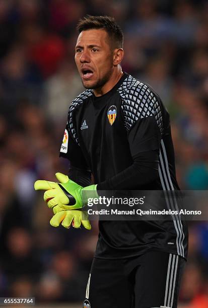 Diego Alves of Valencia reacts during the La Liga match between FC Barcelona and Valencia CF at Camp Nou Stadium on March 19, 2017 in Barcelona,...