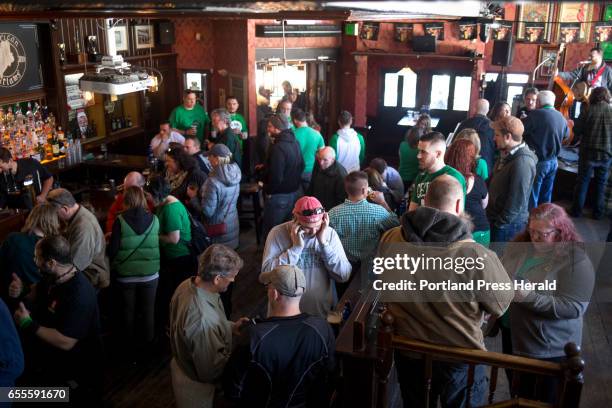 Ri Rahs 66 Ri Ra Irish Pub Stock Photos, High-Res Pictures, and Images - Getty ...