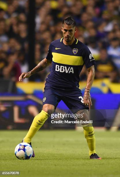 Oscar Benitez of Boca Juniors drives the ball during a match between Boca Juniors and Talleres as part of Torneo Primera Division 2016/17 at Alberto...