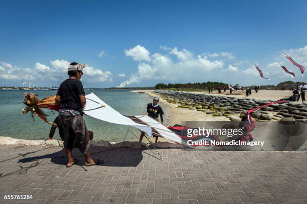 length of ribbon kite tail elongated on a bali beach - indonesian kite stock pictures, royalty-free photos & images