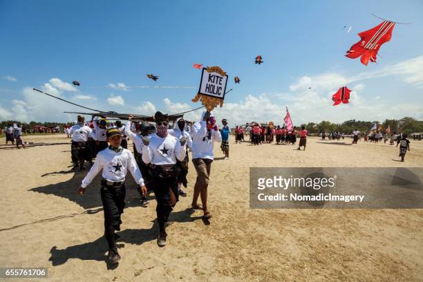 kite flying team leaves the competition - indonesian kite stock pictures, royalty-free photos & images
