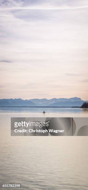 bavaria alps - rowing - sorglos foto e immagini stock