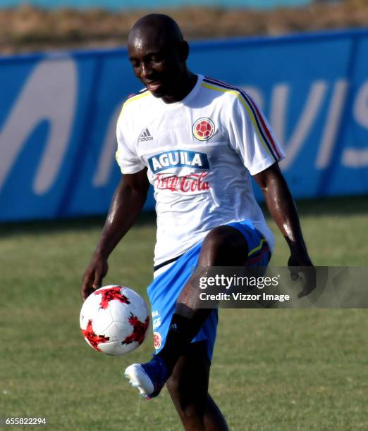 Pablo Armero of Colombia controls the ball during a training session at Autonoma del Caribe University Sports Center on March 20, 2017 in...