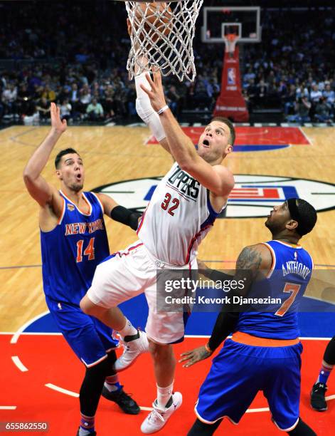 Blake Griffin of the Los Angeles Clippers throws a hook shot over Carmelo Anthony and Willy Hernangomez of the New York Knicks during the first half...