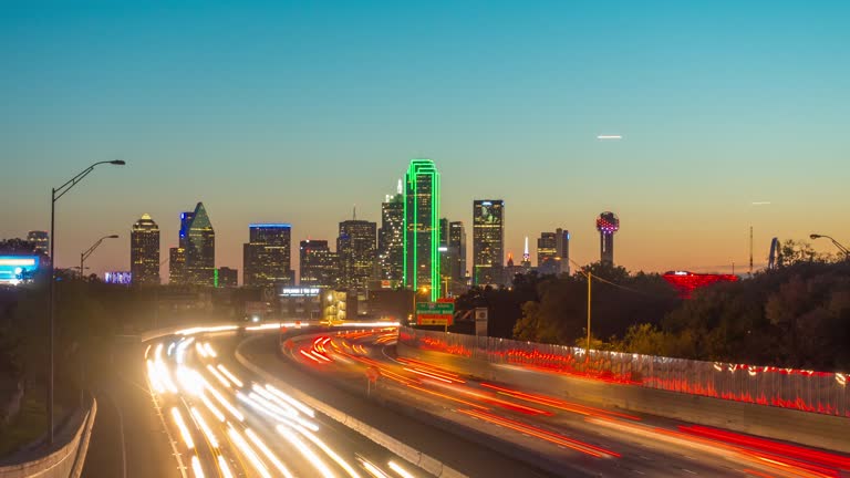 https://media.gettyimages.com/id/655867482/video/dallas-downtown-skyline-in-texas.jpg?b=1&s=640x640&k=20&c=Tt5XRM0DGqG64sXX2HAruEeYG0nBTZkRO7aPmQ4Laao=