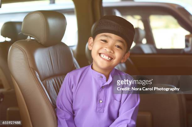 portrait of smiling boy - muslim boy stockfoto's en -beelden