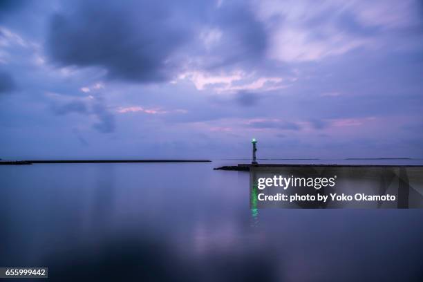 early morning harbor (iriomote island) - 月の港 ストックフォトと画像